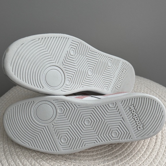 Reebok Women's White and Light Pink Sneakers size 7 - Picture 6 of 6